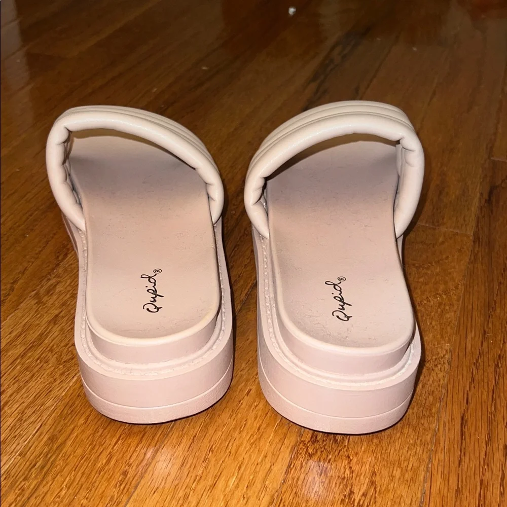 Qupid Baby Pink Platform Sandal Slip On’s Women’s Size 7